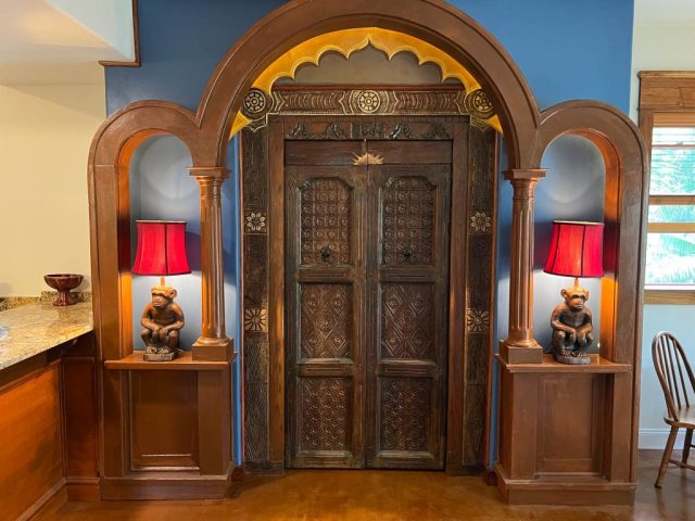 Arch with monkey lamps