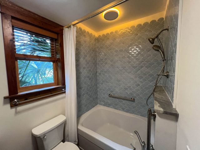 Casita bathroom tub