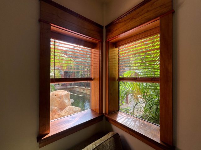 Studio corner windows
